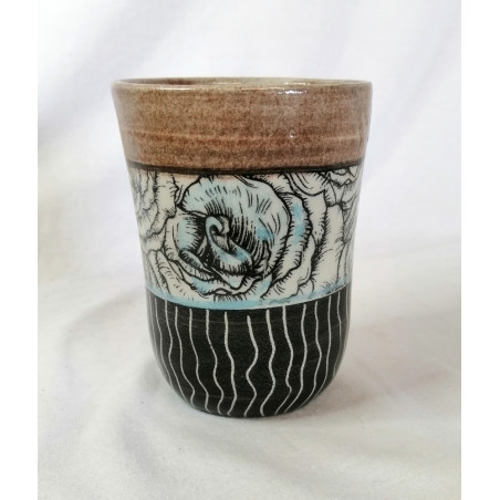 MUG ocre et noir aux roses bleutées - M22